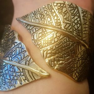 Gold tone dual leaf bangle bracelet NEW